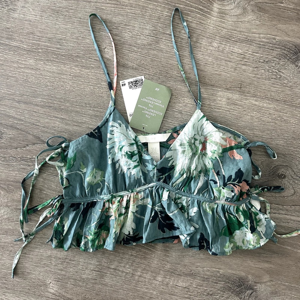 *NWT* H&M Cute Floral Crop Top w/ Side Ties